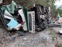 bus accident in laos kills two vietnamese injures four others